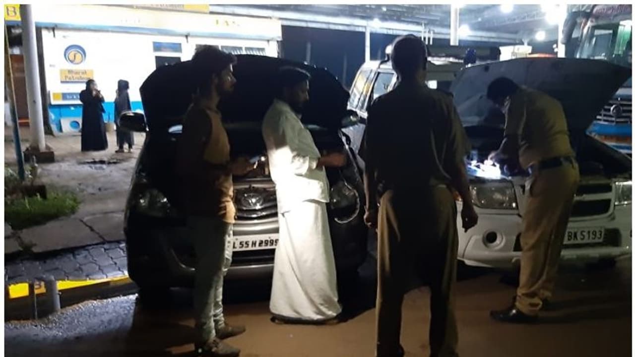 'വിദേശങ്ങളിലെ പൊലീസ് മാത്രമല്ല; നമ്മുടെ കേരള പൊലീസും അങ്ങനെ തന്നെയാണ്' 'വിദേശങ്ങളിലെ പൊലീസ് മാത്രമല്ല; നമ്മുടെ കേരള പൊലീസും അങ്ങനെ തന്നെയാണ്'