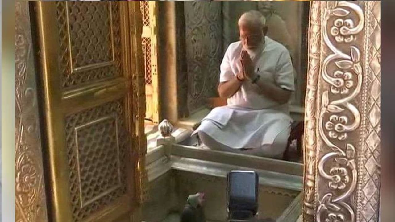 চোখে নতুন ভারতের স্বপ্ন, মোদীর চোখে ভিলেন কোন মুদ্রাদোষ চোখে নতুন ভারতের স্বপ্ন, মোদীর চোখে ভিলেন কোন মুদ্রাদোষ