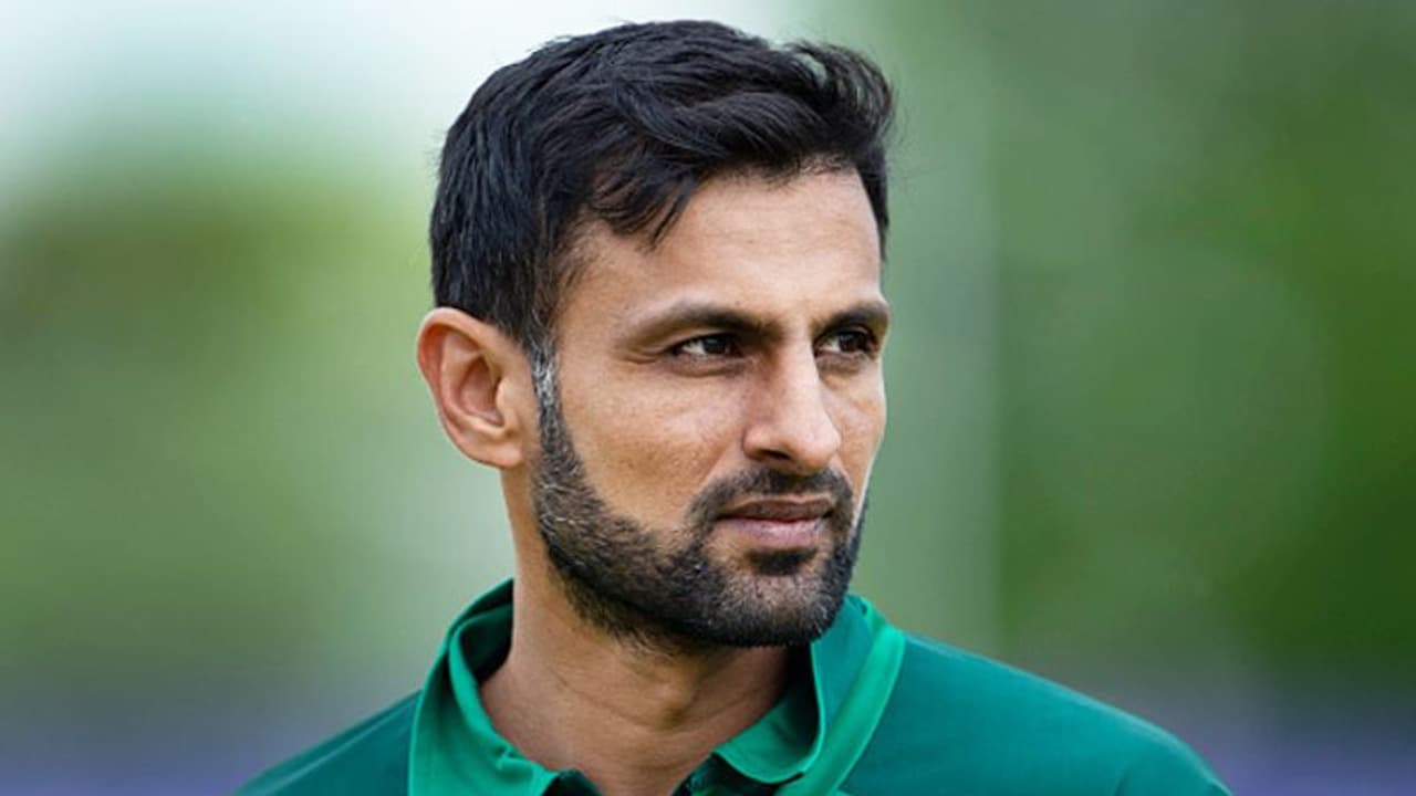 ಶೂನ್ಯಕ್ಕೆ ಔಟಾಗಿ ಟ್ರೋಲ್ ಆದ ಶೋಯಿಬ್ ಮಲಿಕ್! ಶೂನ್ಯಕ್ಕೆ ಔಟಾಗಿ ಟ್ರೋಲ್ ಆದ ಶೋಯಿಬ್ ಮಲಿಕ್!