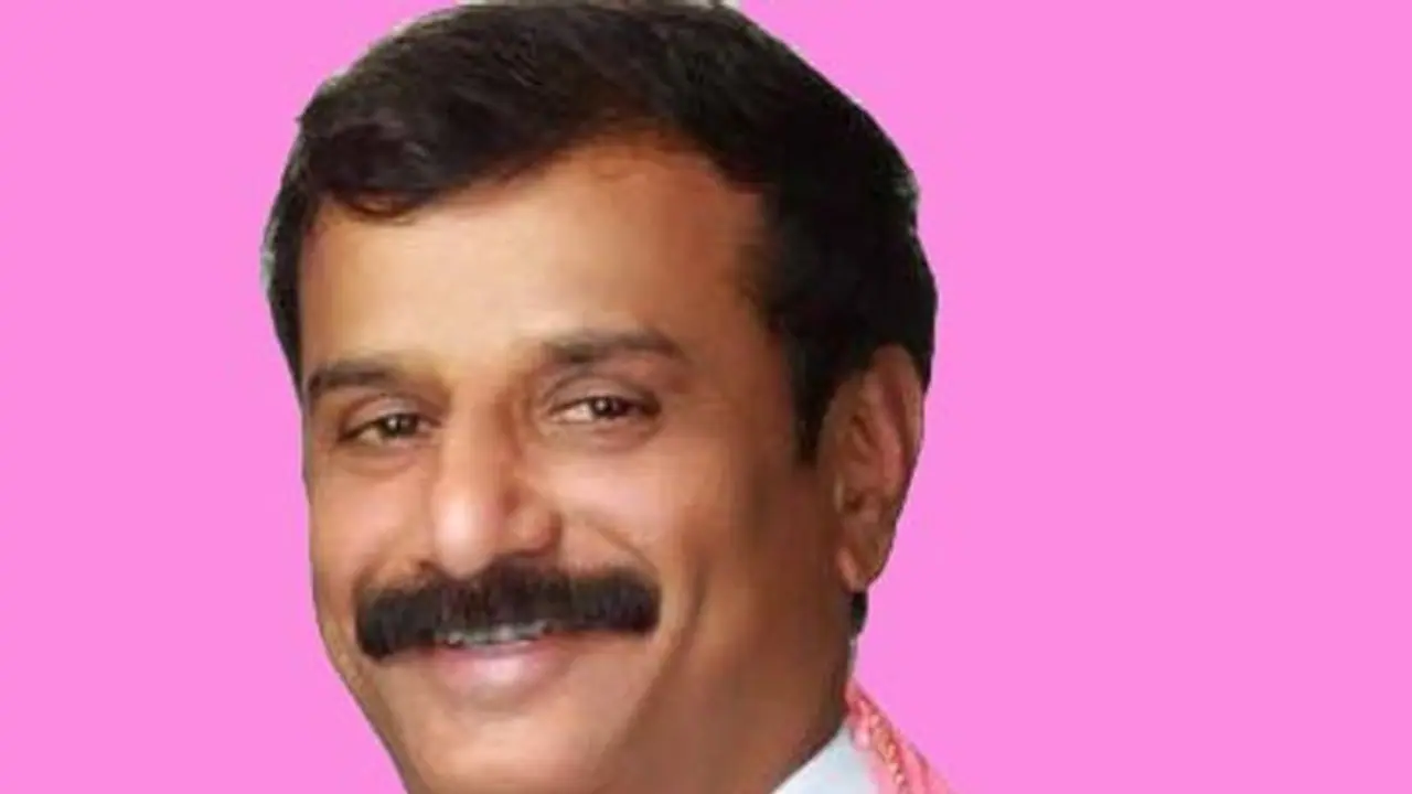  బీఆర్ఎస్ ఎంపీ  కొత్త ప్రభాకర్ రెడ్డి  నివాసంలో  ఐటీ అధికారుల  సోదాలు