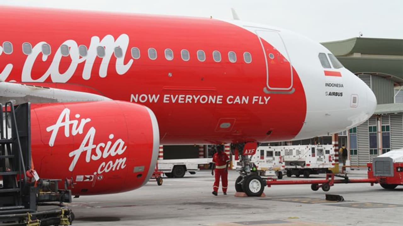 ഇന്ധനചോര്ച്ച; 76 യാത്രക്കാരുമായി എയര് ഏഷ്യ വിമാനത്തിന് അടിയന്തര ലാന്ഡിംഗ് ഇന്ധനചോര്ച്ച; 76 യാത്രക്കാരുമായി എയര് ഏഷ്യ വിമാനത്തിന് അടിയന്തര ലാന്ഡിംഗ്