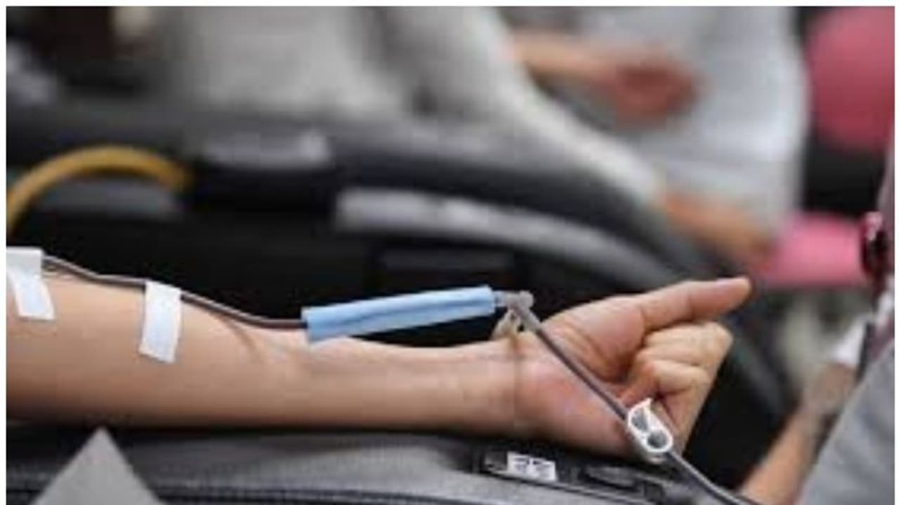 ബ്ലഡ് ബാങ്കുകളില് സ്റ്റോക്ക് കുറയുന്നു; ഒമാനില് രക്തം ദാനം ചെയ്യാന് ആഹ്വാനം ചെയ്ത് അധികൃതര് ബ്ലഡ് ബാങ്കുകളില് സ്റ്റോക്ക് കുറയുന്നു; ഒമാനില് രക്തം ദാനം ചെയ്യാന് ആഹ്വാനം ചെയ്ത് അധികൃതര്