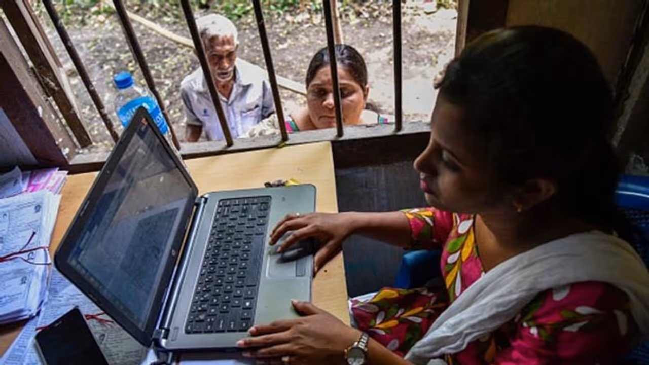 অসমে এনআরসি আতঙ্ক, মহিলাকে পাঠানো হল ডিটেনশন ক্যাম্পে অসমে এনআরসি আতঙ্ক, মহিলাকে পাঠানো হল ডিটেনশন ক্যাম্পে