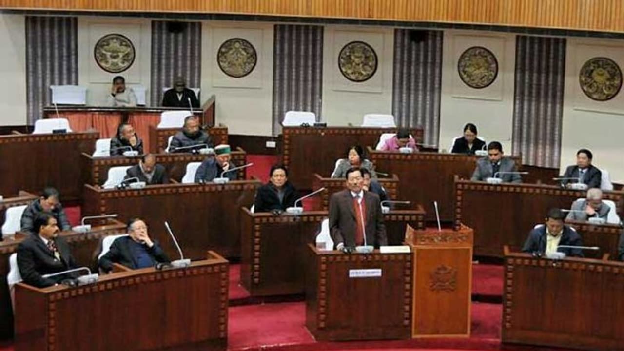 'ಸರ್ಕಾರಿ ನೌಕರರಿಗೆ ವಾರಕ್ಕೆ 5ದಿನ ಕೆಲಸ, ಸಚಿವರಿಗಿಲ್ಲ ಫಾರ್ಚೂನರ್ ಕಾರು' 'ಸರ್ಕಾರಿ ನೌಕರರಿಗೆ ವಾರಕ್ಕೆ 5ದಿನ ಕೆಲಸ, ಸಚಿವರಿಗಿಲ್ಲ ಫಾರ್ಚೂನರ್ ಕಾರು'