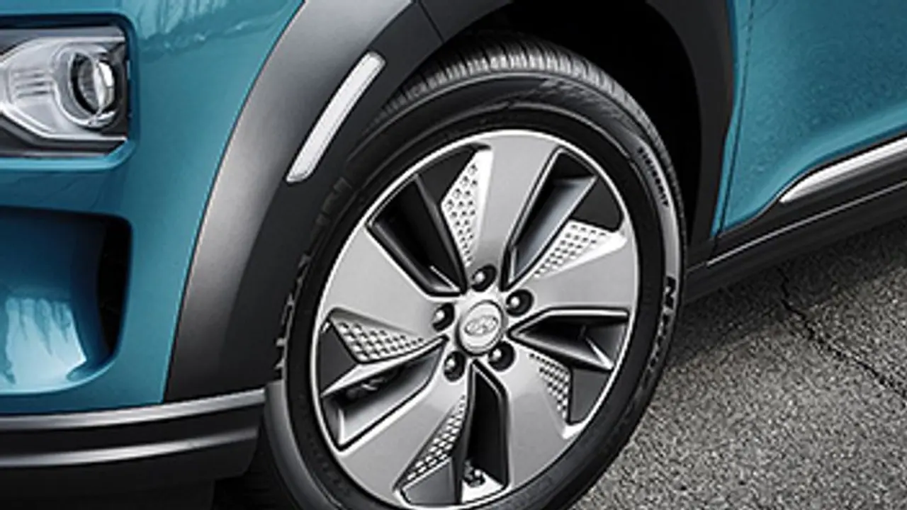 ആരുപറഞ്ഞു ഈ വാഹനങ്ങള് കുന്നു കയറില്ലെന്ന്? ടിബറ്റന് മലവഴി ഗിന്നസില് കയറി കോന! ആരുപറഞ്ഞു ഈ വാഹനങ്ങള് കുന്നു കയറില്ലെന്ന്? ടിബറ്റന് മലവഴി ഗിന്നസില് കയറി കോന!