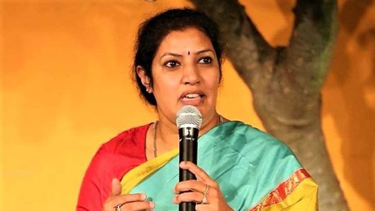 గుండెలమీద చెయ్యివేసుకుని చెప్పండి: జగన్ పై పురంధేశ్వరి కామెంట్స్ గుండెలమీద చెయ్యివేసుకుని చెప్పండి: జగన్ పై పురంధేశ్వరి కామెంట్స్