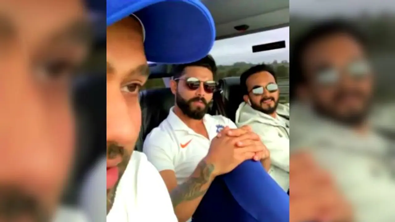 'রেস ৪' এ অভিনয় করবেন কেদার যাদব! বোমা ফাটালেন রোহিত শর্মা, দেখুন ভিডিও 'রেস ৪' এ অভিনয় করবেন কেদার যাদব! বোমা ফাটালেন রোহিত শর্মা, দেখুন ভিডিও