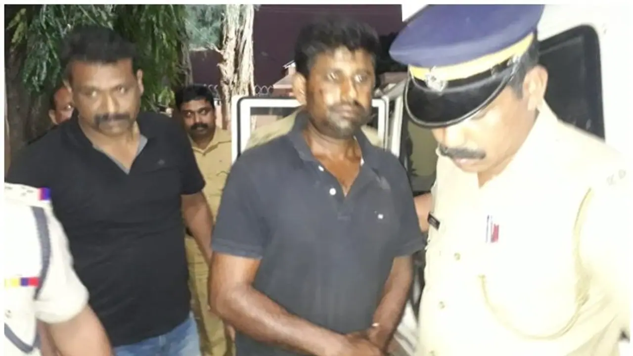 അയൽവാസിയെ വെടിവെച്ച് കൊന്ന പ്രതിയെ സിപിഎം രക്ഷിക്കുന്നുവെന്ന് ബന്ധുക്കള് അയൽവാസിയെ വെടിവെച്ച് കൊന്ന പ്രതിയെ സിപിഎം രക്ഷിക്കുന്നുവെന്ന് ബന്ധുക്കള്