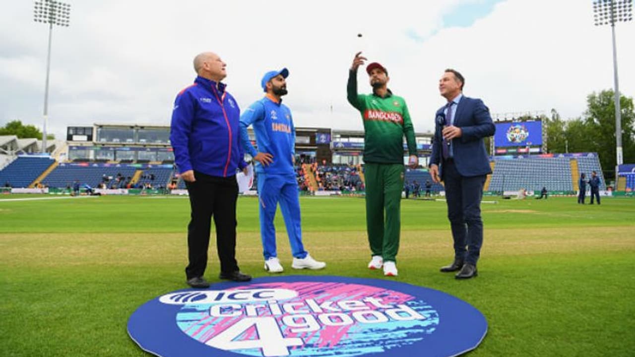 টসে জিতল বাংলাদেশ, আগে ব্যাট করছে ভারত! চিন্তা বাড়ালেন কেদার টসে জিতল বাংলাদেশ, আগে ব্যাট করছে ভারত! চিন্তা বাড়ালেন কেদার