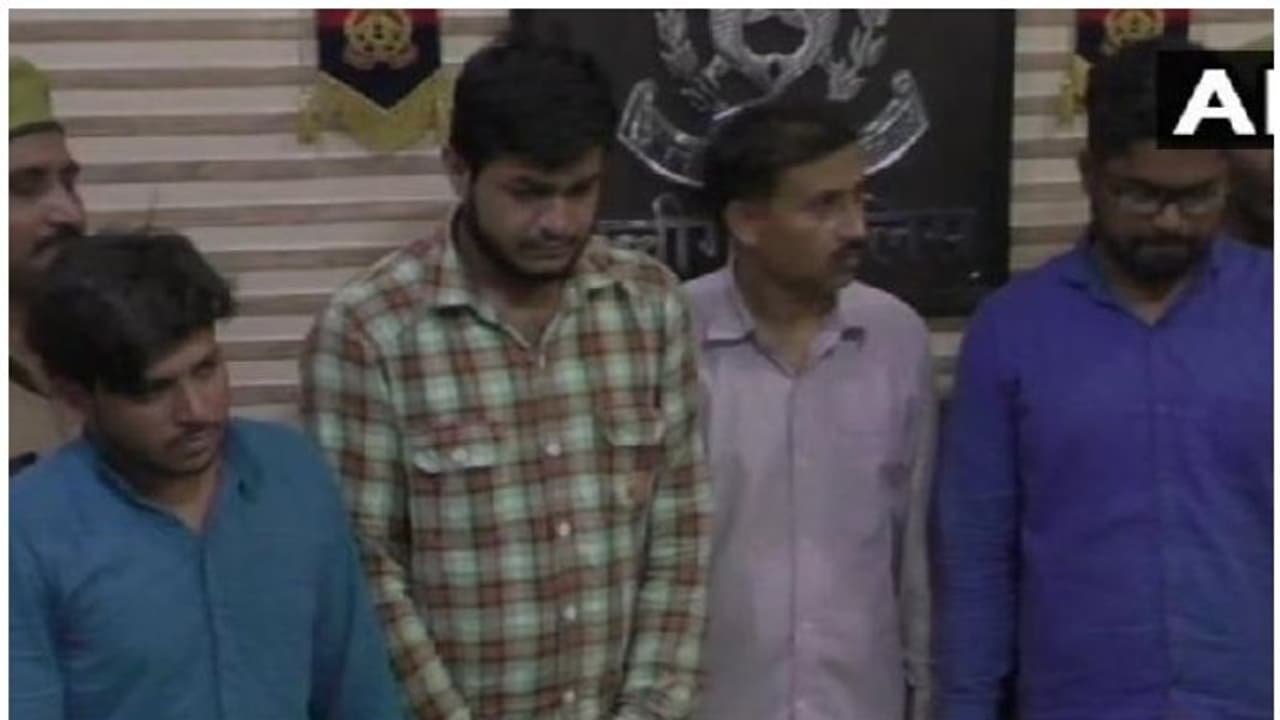 കാമുകിക്ക് ചോദ്യപേപ്പര് ചോര്ത്തി നല്കി; ബിഎസ്പി നേതാവ് അറസ്റ്റില് കാമുകിക്ക് ചോദ്യപേപ്പര് ചോര്ത്തി നല്കി; ബിഎസ്പി നേതാവ് അറസ്റ്റില്