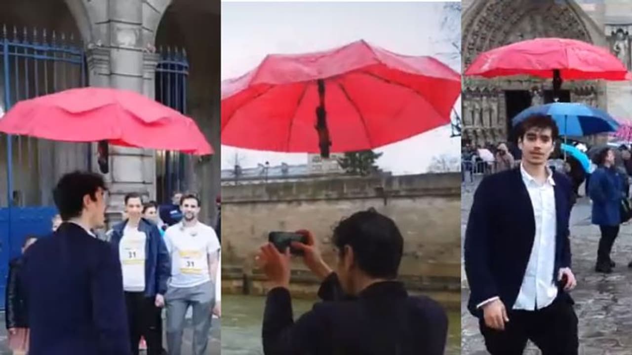 മഴയിൽനിന്ന് സംരക്ഷിക്കും 'പറക്കും കുട'; ട്വിറ്ററിൽ താരമായ ഈ കുടയ്ക്ക് പിന്നിലെ മാജിക്കെന്ത്? മഴയിൽനിന്ന് സംരക്ഷിക്കും 'പറക്കും കുട'; ട്വിറ്ററിൽ താരമായ ഈ കുടയ്ക്ക് പിന്നിലെ മാജിക്കെന്ത്?