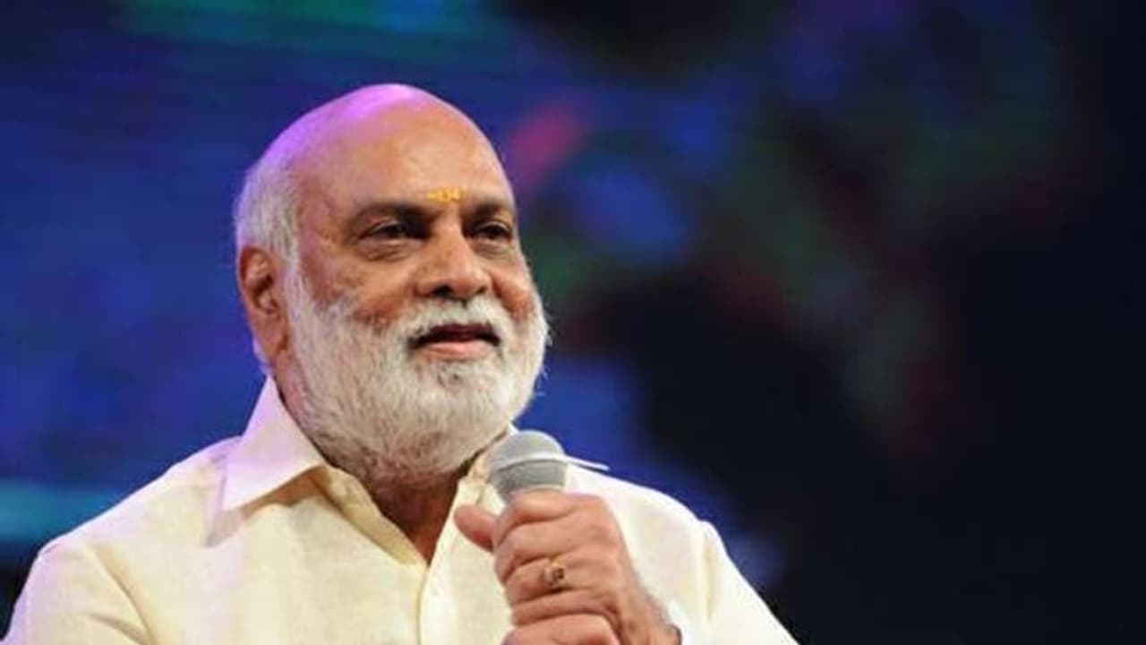 నిర్మాతగా రాఘవేంద్రరావు.. దర్శకుడిగా క్రిష్.. హీరో ఎవరంటే! నిర్మాతగా రాఘవేంద్రరావు.. దర్శకుడిగా క్రిష్.. హీరో ఎవరంటే!