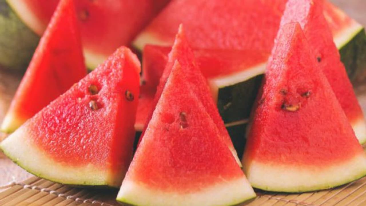 60 ಸಾವಿರ ಬಂಡವಾಳ, 2 ಲಕ್ಷ ಲಾಭ: ಲಾಕ್ಡೌನ್ನಲ್ಲೂ ಕಲ್ಲಂಗಡಿ ಬಂಪರ್ ಸೇಲ್ 60 ಸಾವಿರ ಬಂಡವಾಳ, 2 ಲಕ್ಷ ಲಾಭ: ಲಾಕ್ಡೌನ್ನಲ್ಲೂ ಕಲ್ಲಂಗಡಿ ಬಂಪರ್ ಸೇಲ್