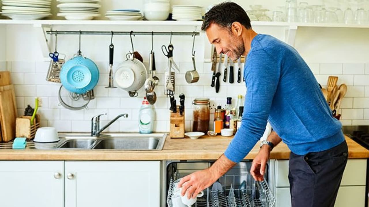 വീട്ടുജോലി ചെയ്യുന്ന പുരുഷന്മാര് അറിയാന്; നിങ്ങളുടെ വ്യക്തിത്വം ഇതാണ്... വീട്ടുജോലി ചെയ്യുന്ന പുരുഷന്മാര് അറിയാന്; നിങ്ങളുടെ വ്യക്തിത്വം ഇതാണ്...