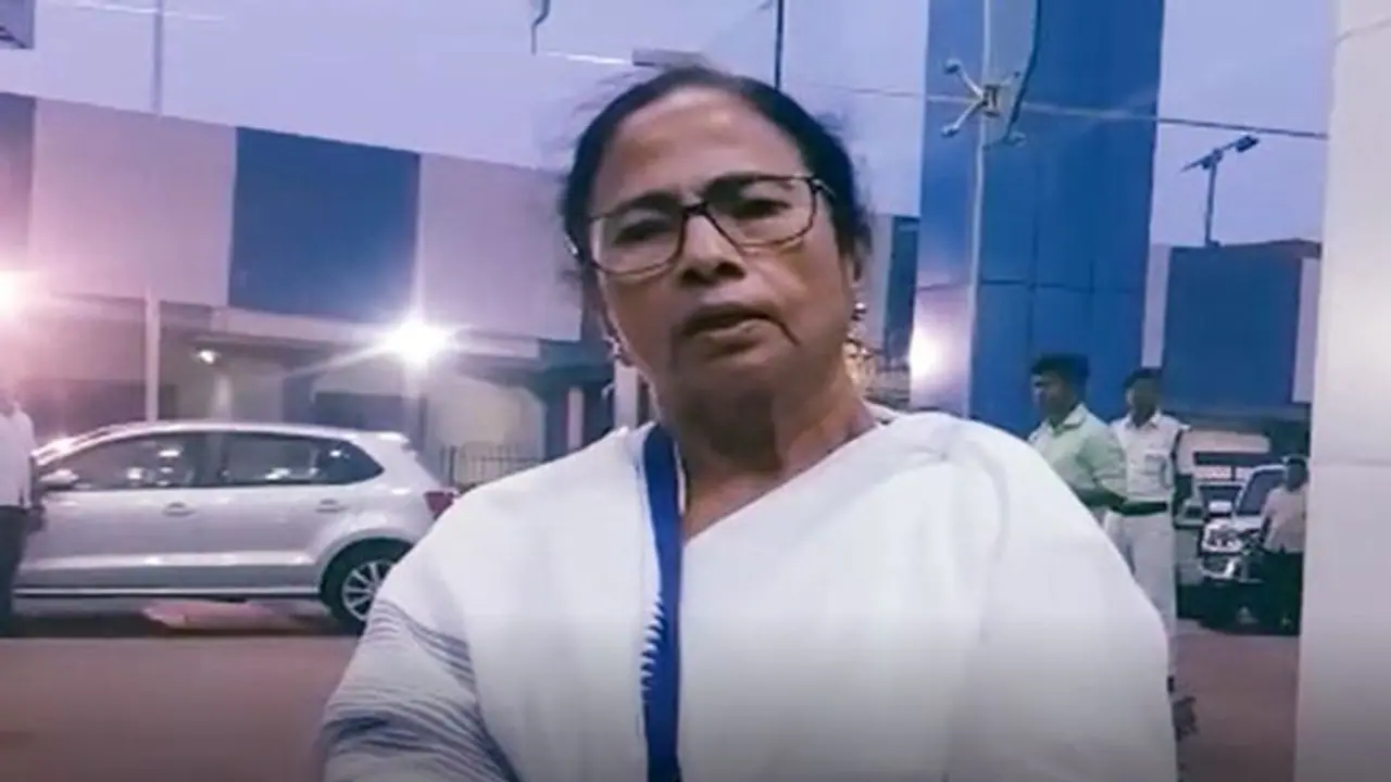 জলাভাব নিয়ে মহাচিন্তায় মমতা, বিপদ মোকাবিলার উপায় বাতলালেন নিজেই জলাভাব নিয়ে মহাচিন্তায় মমতা, বিপদ মোকাবিলার উপায় বাতলালেন নিজেই