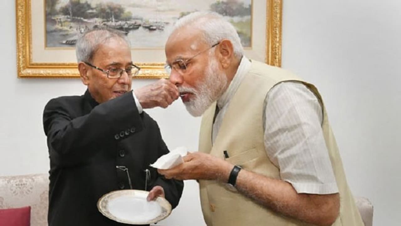 5 ಟ್ರಿಲಿಯನ್ ಸ್ವರ್ಗದಿಂದ ಬರುತ್ತಾ?: ಪ್ರಣಬ್ ದಾ ಎತ್ತಿದರು ಬೆತ್ತ! 5 ಟ್ರಿಲಿಯನ್ ಸ್ವರ್ಗದಿಂದ ಬರುತ್ತಾ?: ಪ್ರಣಬ್ ದಾ ಎತ್ತಿದರು ಬೆತ್ತ!