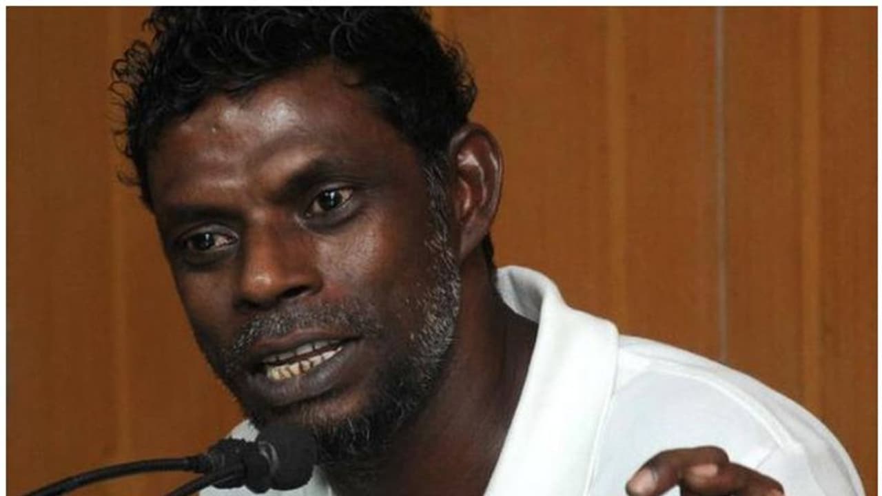 Vinayakan : 'ഫാന്സ് വിചാരിച്ചാൽ ഒരു സിനിമയും നന്നാവാനും പോണില്ല മോശമാവാനും പോണില്ല'; വിനായകന് Vinayakan : 'ഫാന്സ് വിചാരിച്ചാൽ ഒരു സിനിമയും നന്നാവാനും പോണില്ല മോശമാവാനും പോണില്ല'; വിനായകന്
