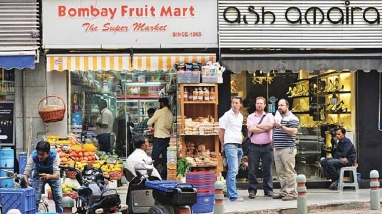 ಮೋದಿ ಹೇಳಿಕೆಯಿಂದ ಖಾನ್ ಮಾರ್ಕೆಟ್ ವ್ಯಾಪಾರಿಗಳಿಗೆ ಆತಂಕ ಮೋದಿ ಹೇಳಿಕೆಯಿಂದ ಖಾನ್ ಮಾರ್ಕೆಟ್ ವ್ಯಾಪಾರಿಗಳಿಗೆ ಆತಂಕ