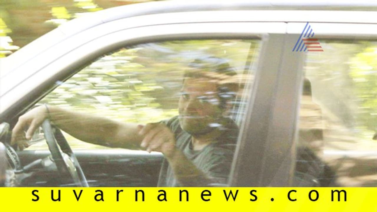 ಸೋಲಿನ ಬಳಿಕ ಮುದ್ದಿನ 'ಪಿಡಿ'ಯೊಂದಿಗೆ ರಾಗಾ ಜಾಲಿ ರೈಡ್: ಪೋಟೋ ವೈರಲ್ ಸೋಲಿನ ಬಳಿಕ ಮುದ್ದಿನ 'ಪಿಡಿ'ಯೊಂದಿಗೆ ರಾಗಾ ಜಾಲಿ ರೈಡ್: ಪೋಟೋ ವೈರಲ್