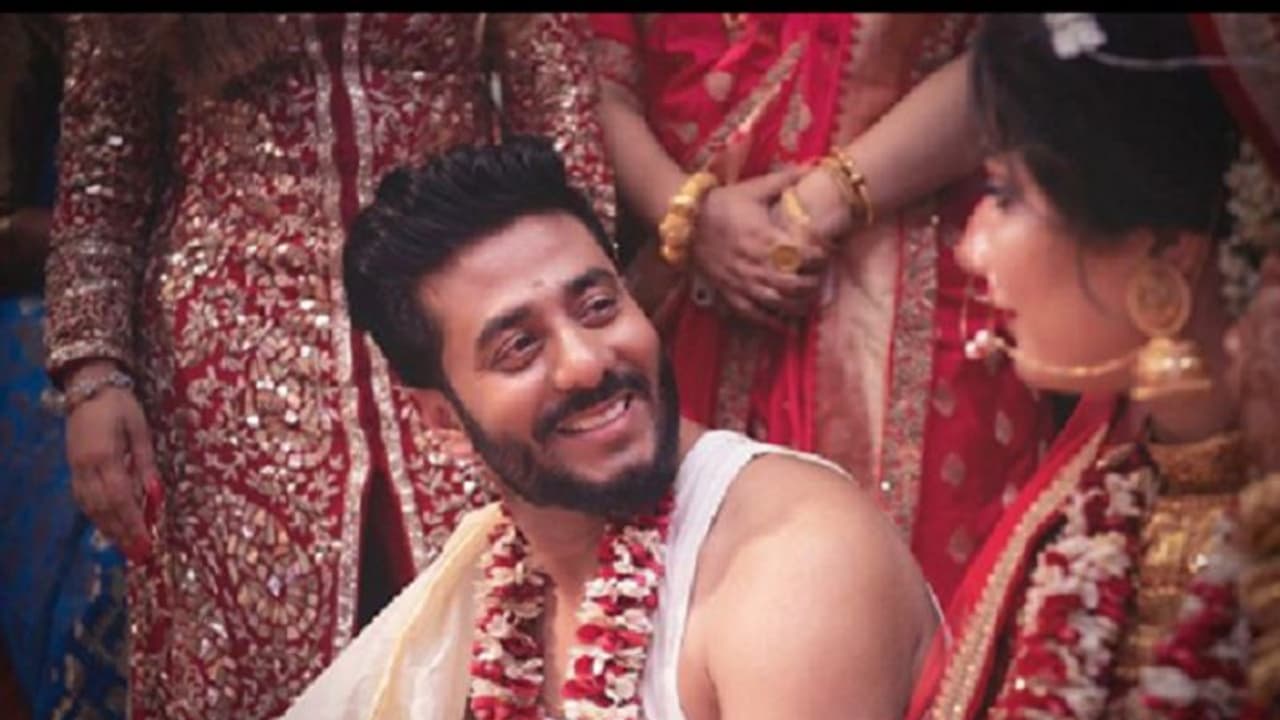 সোশ্যাল মিডিয়ায় জুড়ে রাজ শুভশ্রী রসায়ন, বিয়ের স্মৃতি উষ্কে দিল শুভশ্রীর পোস্ট সোশ্যাল মিডিয়ায় জুড়ে রাজ শুভশ্রী রসায়ন, বিয়ের স্মৃতি উষ্কে দিল শুভশ্রীর পোস্ট