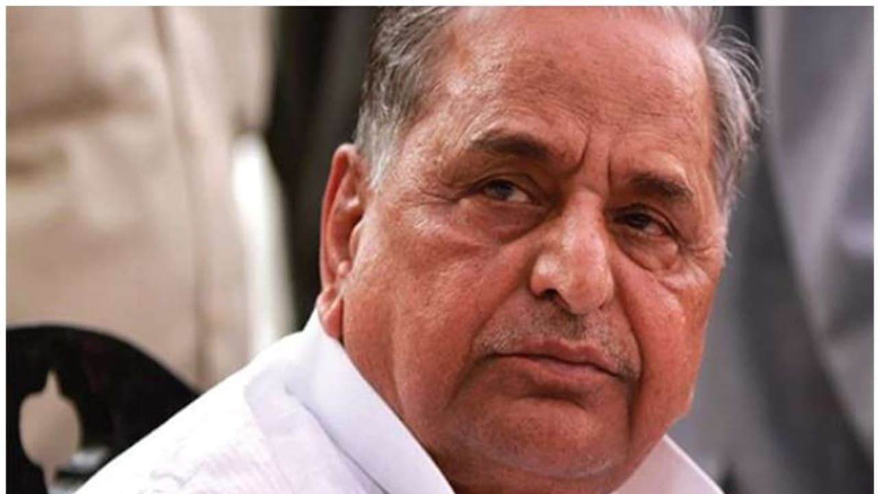 మళ్లీ అనారోగ్యంతో ఆస్పత్రిలో చేరిన ములాయం మళ్లీ అనారోగ్యంతో ఆస్పత్రిలో చేరిన ములాయం