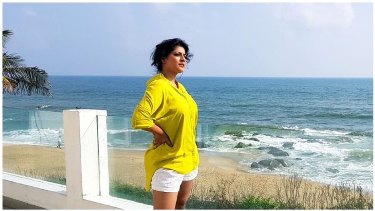 ’நான் எடுத்த ரிஸ்கை நீங்க ட்ரை பண்ணிப்பாக்காதீங்க’...வரலட்சுமி சரத்குமார் எச்சரிக்கை வீடியோ... ’நான் எடுத்த ரிஸ்கை நீங்க ட்ரை பண்ணிப்பாக்காதீங்க’...வரலட்சுமி சரத்குமார் எச்சரிக்கை வீடியோ...