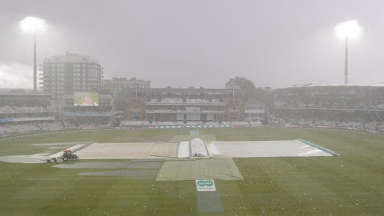 തോരാമഴ, ഇന്ത്യ ന്യൂസിലൻഡ് മത്സരം ഉപേക്ഷിച്ചു തോരാമഴ, ഇന്ത്യ ന്യൂസിലൻഡ് മത്സരം ഉപേക്ഷിച്ചു