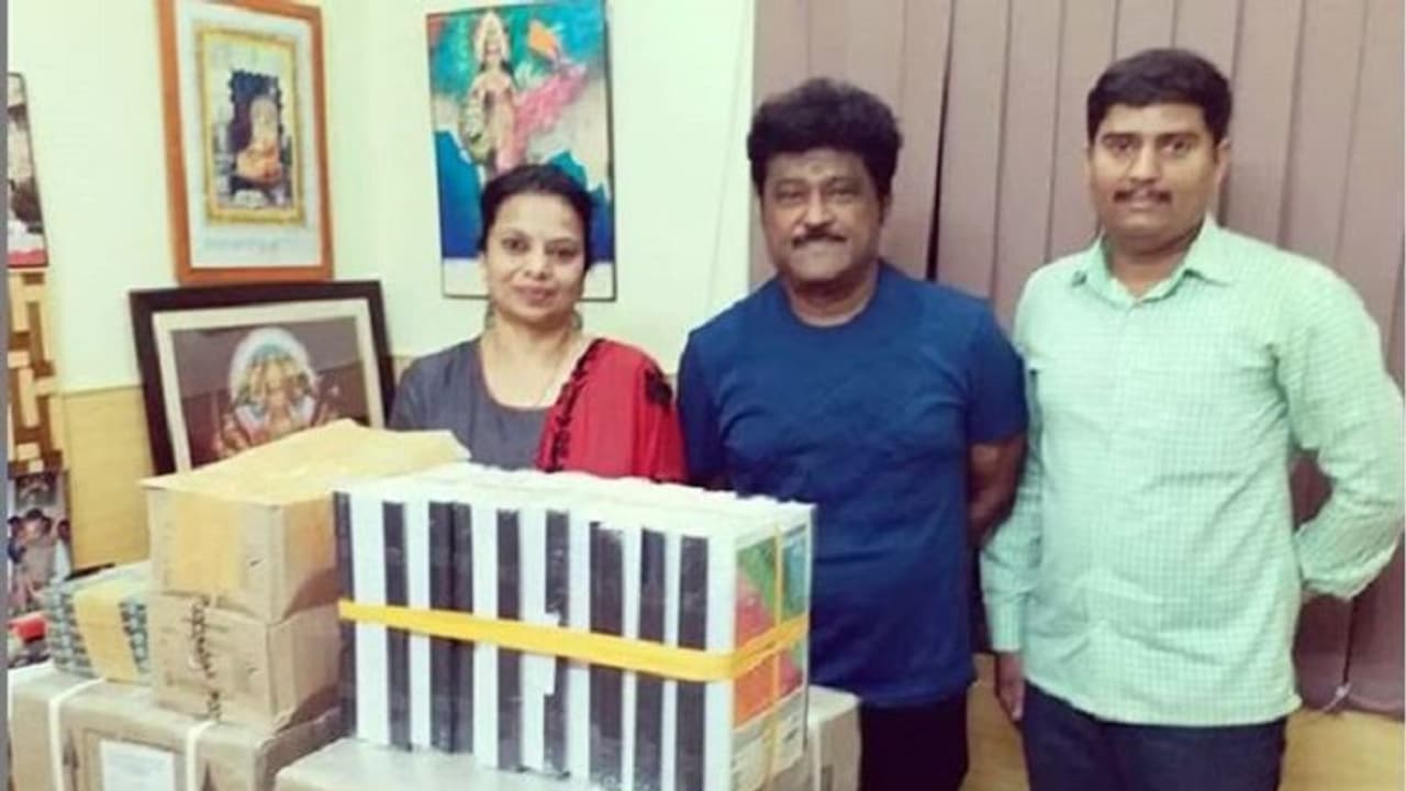 ಸರ್ಕಾರಿ ಶಾಲಾ ಮಕ್ಕಳಿಗೆ ಪುಸ್ತಕಗಳ ಸಹಾಯ ನೀಡಿದ ಪರಿಮಳಾ ಜಗ್ಗೇಶ್