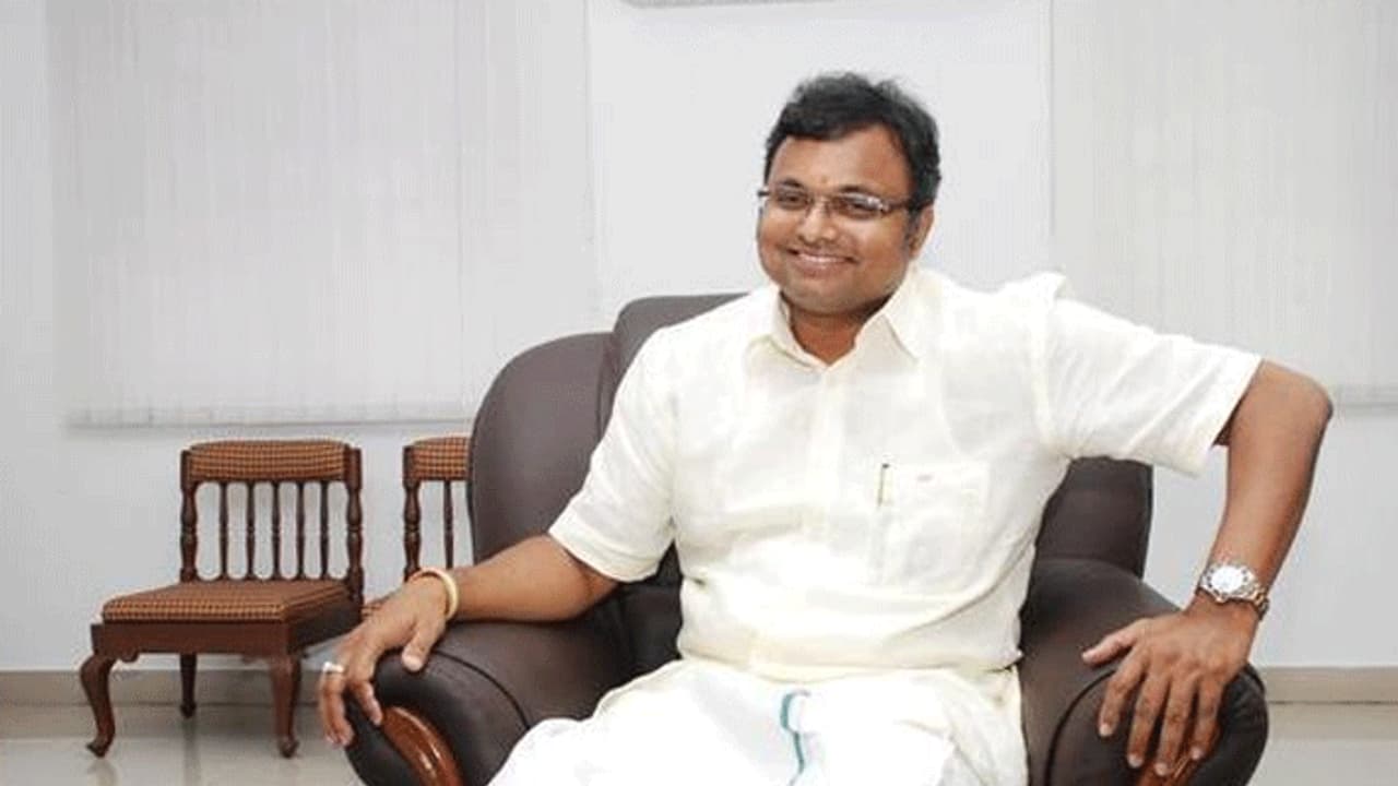 சசிகலா வெளியே வந்ததும் அதிமுகவுக்கு தலைமை ஏற்பார்... கொளுத்தி போட்ட கார்த்தி சிதம்பரம்..!