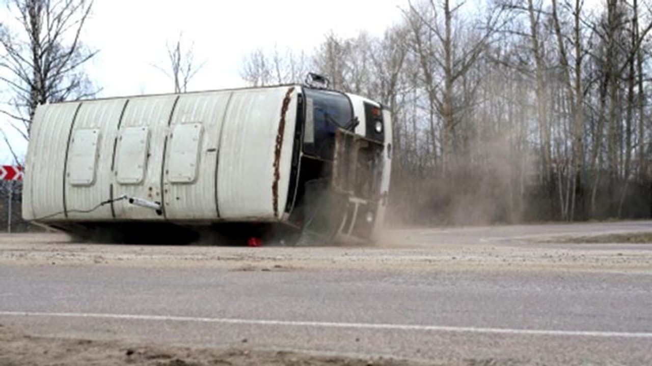 శ్రీకాకుళం జిల్లాలో ఘోరం... ప్రైవేట్ ట్రావెల్ బస్సు బోల్తా... 30మందికి గాయాలు శ్రీకాకుళం జిల్లాలో ఘోరం... ప్రైవేట్ ట్రావెల్ బస్సు బోల్తా... 30మందికి గాయాలు