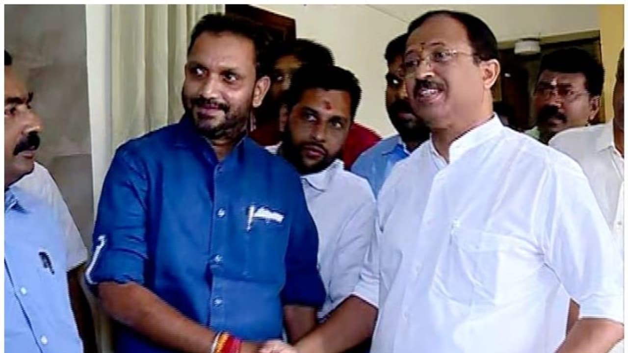 കേരളത്തിലെ ജനങ്ങള്ക്ക് കിട്ടിയ അംഗീകാരം: മന്ത്രിസ്ഥാനത്തോട് പ്രതികരിച്ച് വി മുരളീധരന് കേരളത്തിലെ ജനങ്ങള്ക്ക് കിട്ടിയ അംഗീകാരം: മന്ത്രിസ്ഥാനത്തോട് പ്രതികരിച്ച് വി മുരളീധരന്