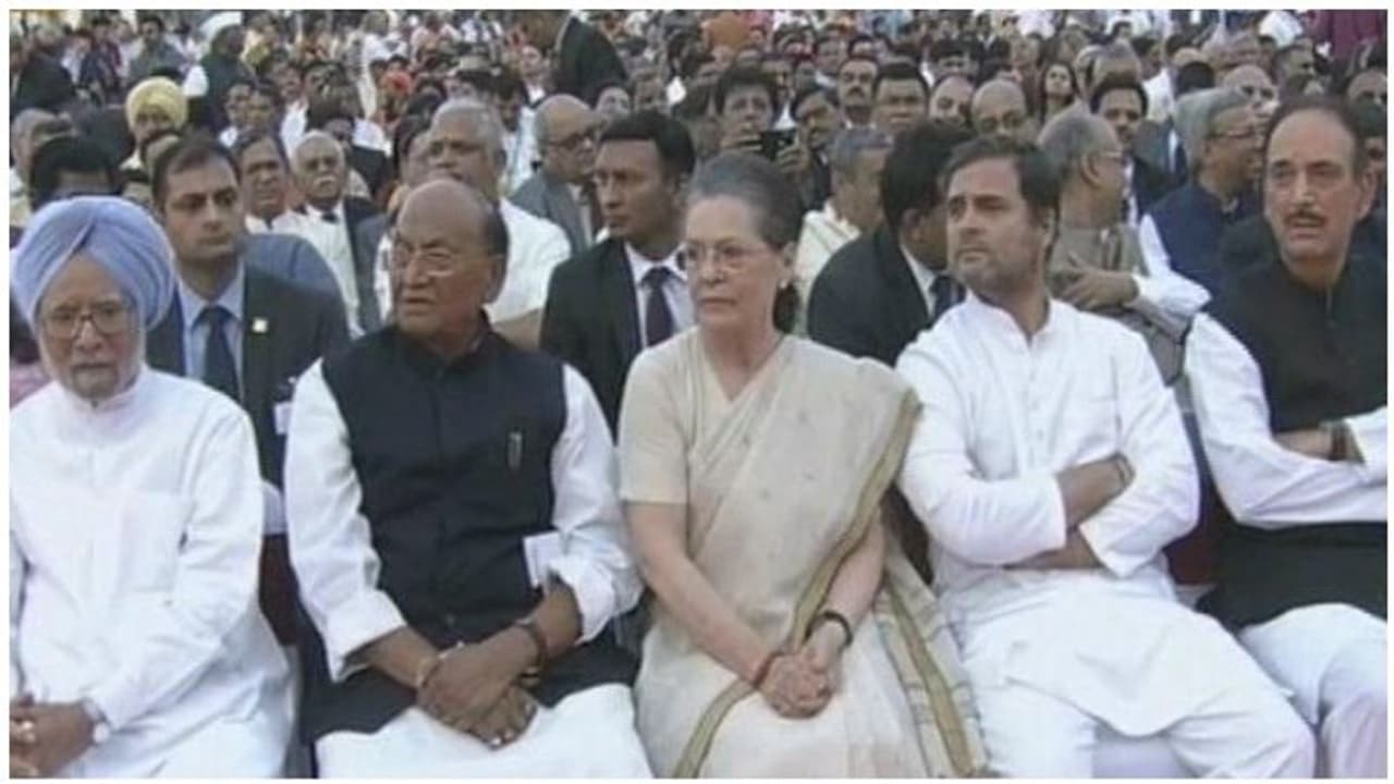 அம்பானி மனைவி பக்கத்தில் ஜக்கி வாசு தேவ்..! வாடிய முகத்துடன் ராகுல்...! அம்பானி மனைவி பக்கத்தில் ஜக்கி வாசு தேவ்..! வாடிய முகத்துடன் ராகுல்...!