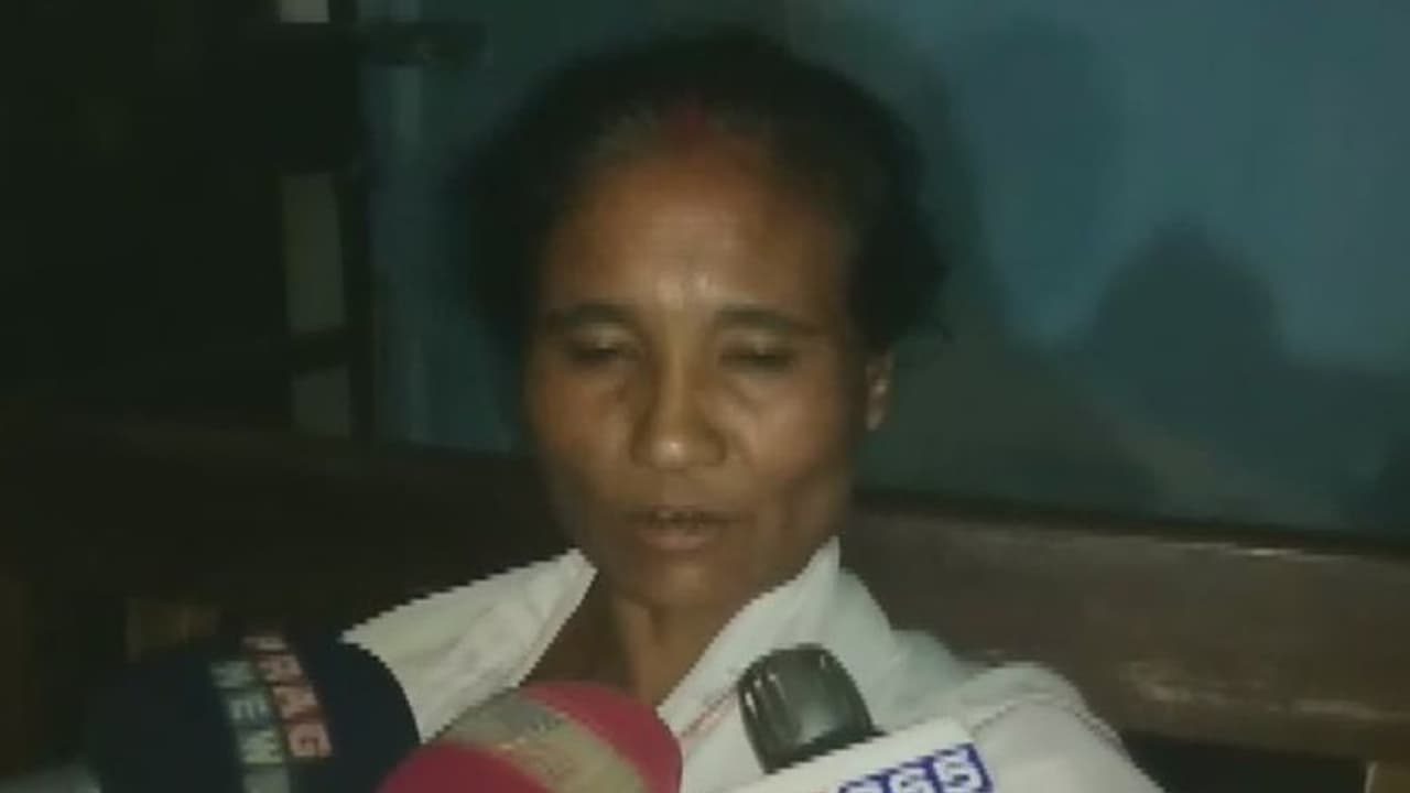 ಪತಿಯ ರುಂಡ ಹಿಡಿದು ಪೊಲೀಸ್ ಠಾಣೆಗೆ ಬಂದ ಪತ್ನಿ