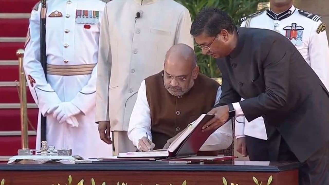 ಟೀಂ ಮೋದಿ ಸಂಪುಟದಲ್ಲಿ 19 ಹೊಸ ಮುಖಗಳು ಟೀಂ ಮೋದಿ ಸಂಪುಟದಲ್ಲಿ 19 ಹೊಸ ಮುಖಗಳು