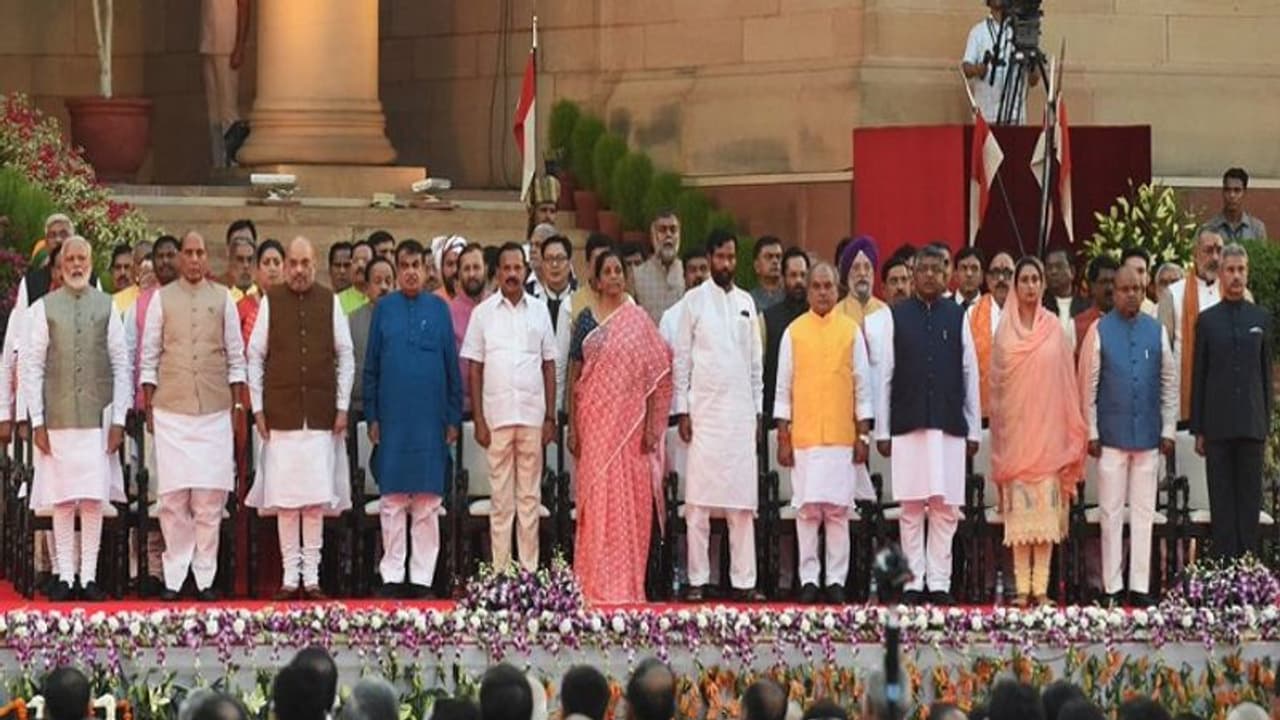 ಮೋದಿ ಟೀಂನಲ್ಲಿ ಸ್ಥಾನ ಗಿಟ್ಟಿಸಿಕೊಂಡ ಮಹಿಳೆಯರು..! ಮೋದಿ ಟೀಂನಲ್ಲಿ ಸ್ಥಾನ ಗಿಟ್ಟಿಸಿಕೊಂಡ ಮಹಿಳೆಯರು..!