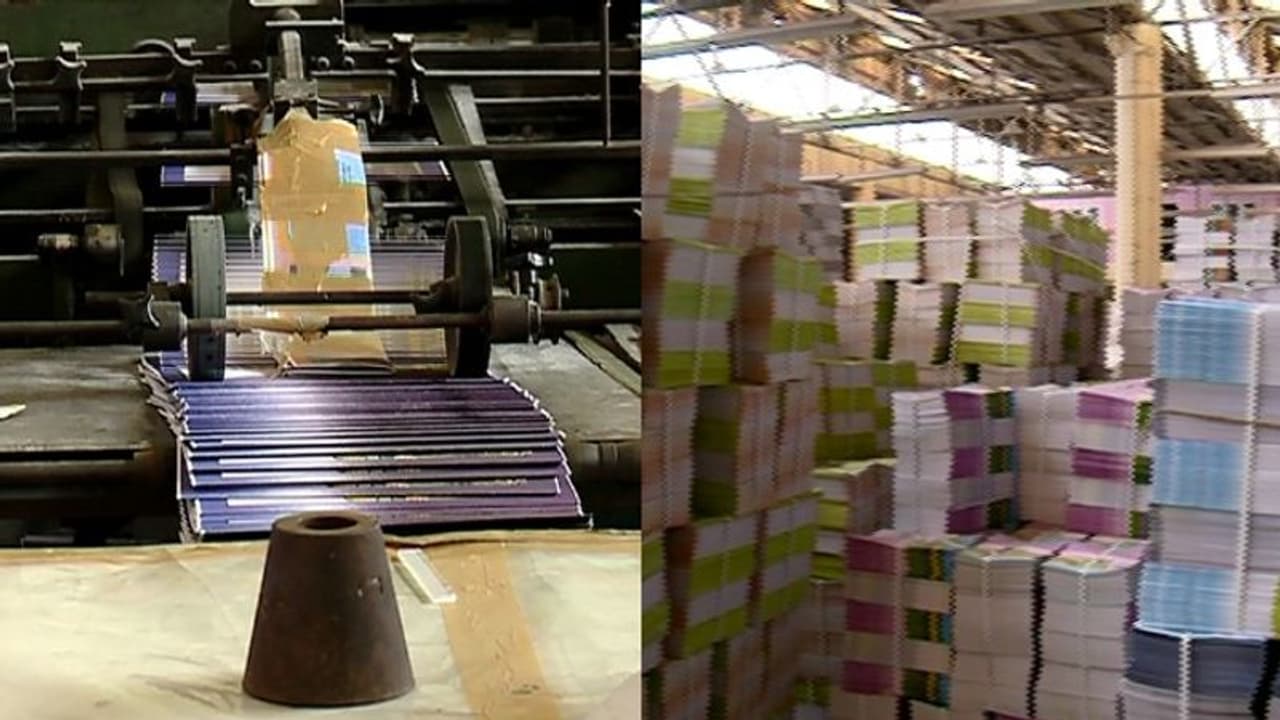 ಬಗೆಹರಿಯದ ಪರಿಷ್ಕೃತ ಪಠ್ಯ ವಿವಾದ: ಅರ್ಧ ವರ್ಷ ಶಾಲೆ ಮುಗಿದರೂ ಸಿಗಲಿಲ್ಲ ಪುಸ್ತಕ ಬಗೆಹರಿಯದ ಪರಿಷ್ಕೃತ ಪಠ್ಯ ವಿವಾದ: ಅರ್ಧ ವರ್ಷ ಶಾಲೆ ಮುಗಿದರೂ ಸಿಗಲಿಲ್ಲ ಪುಸ್ತಕ