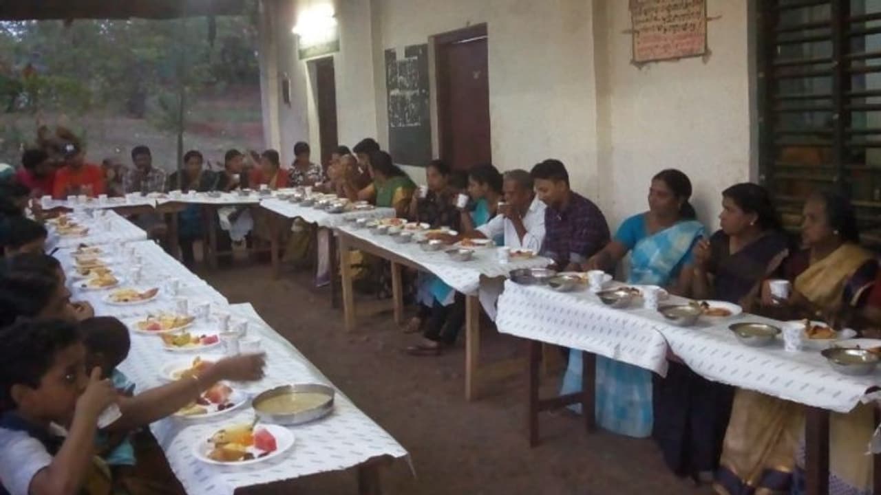 വെളുത്ത കുഞ്ഞില് തുടങ്ങി നൂറ് വര്ഷങ്ങള്, 26ാം നോമ്പിന് പള്ളിയില് ഇഫ്താര് ഒരുക്കുന്ന ഹിന്ദു കുടുംബം വെളുത്ത കുഞ്ഞില് തുടങ്ങി നൂറ് വര്ഷങ്ങള്, 26ാം നോമ്പിന് പള്ളിയില് ഇഫ്താര് ഒരുക്കുന്ന ഹിന്ദു കുടുംബം