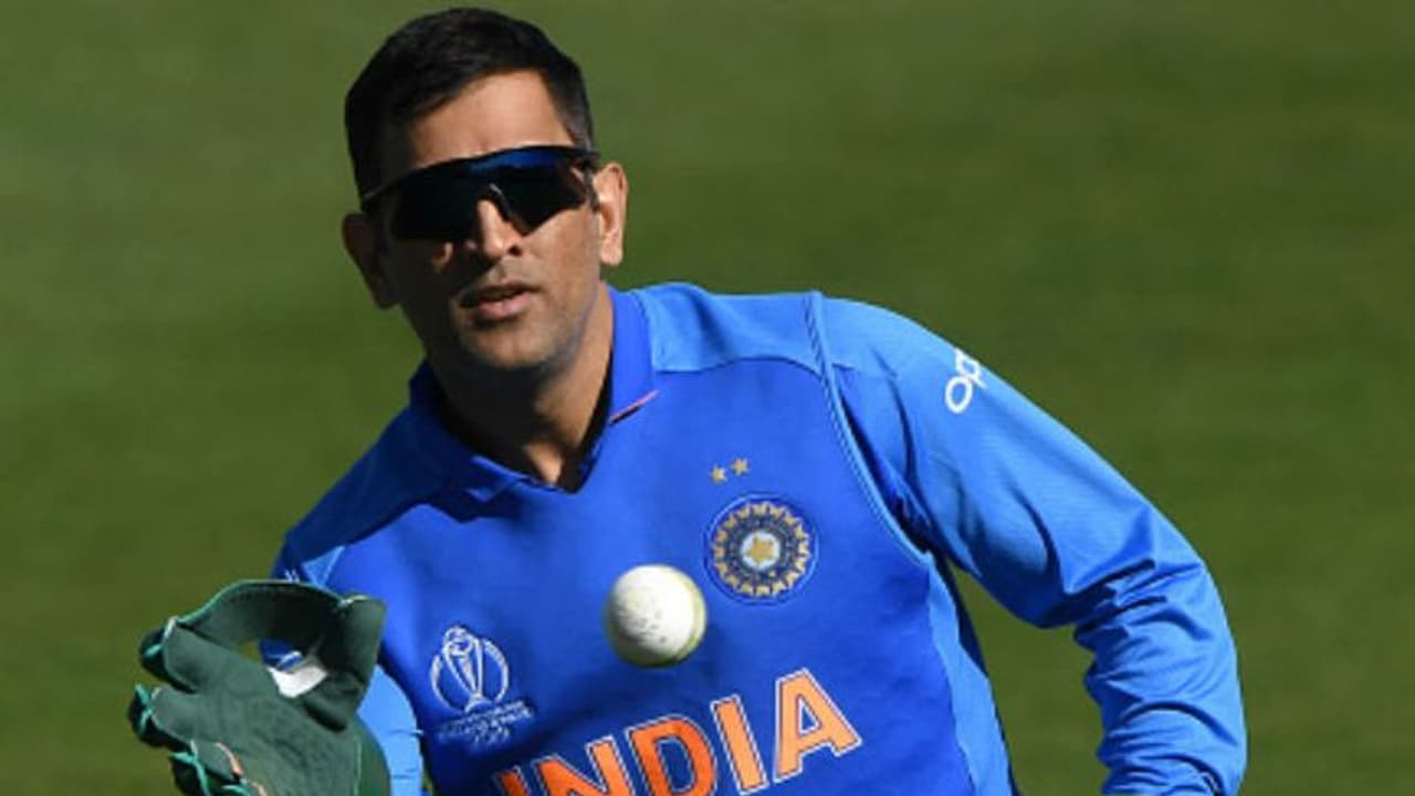 ധോണിയില്ലാത്ത ടി20 ലോകകപ്പ് ടീമോ; ചിന്തിക്കാനാകില്ലെന്ന് മുന്‍ താരം