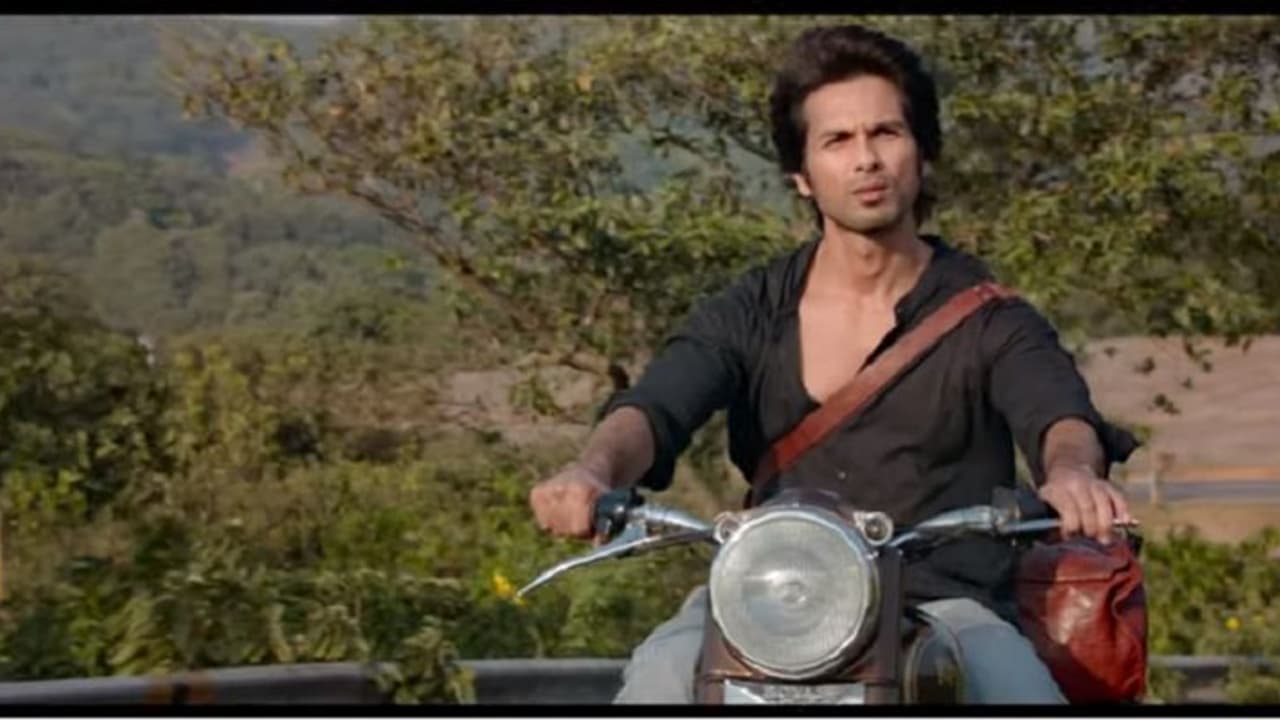 প্রকাশ্যে এলো অরিজিৎ সিং এর নতুন গান, মুক্তি পাওয়ার পরই জনপ্রিয়তা তুঙ্গে প্রকাশ্যে এলো অরিজিৎ সিং এর নতুন গান, মুক্তি পাওয়ার পরই জনপ্রিয়তা তুঙ্গে