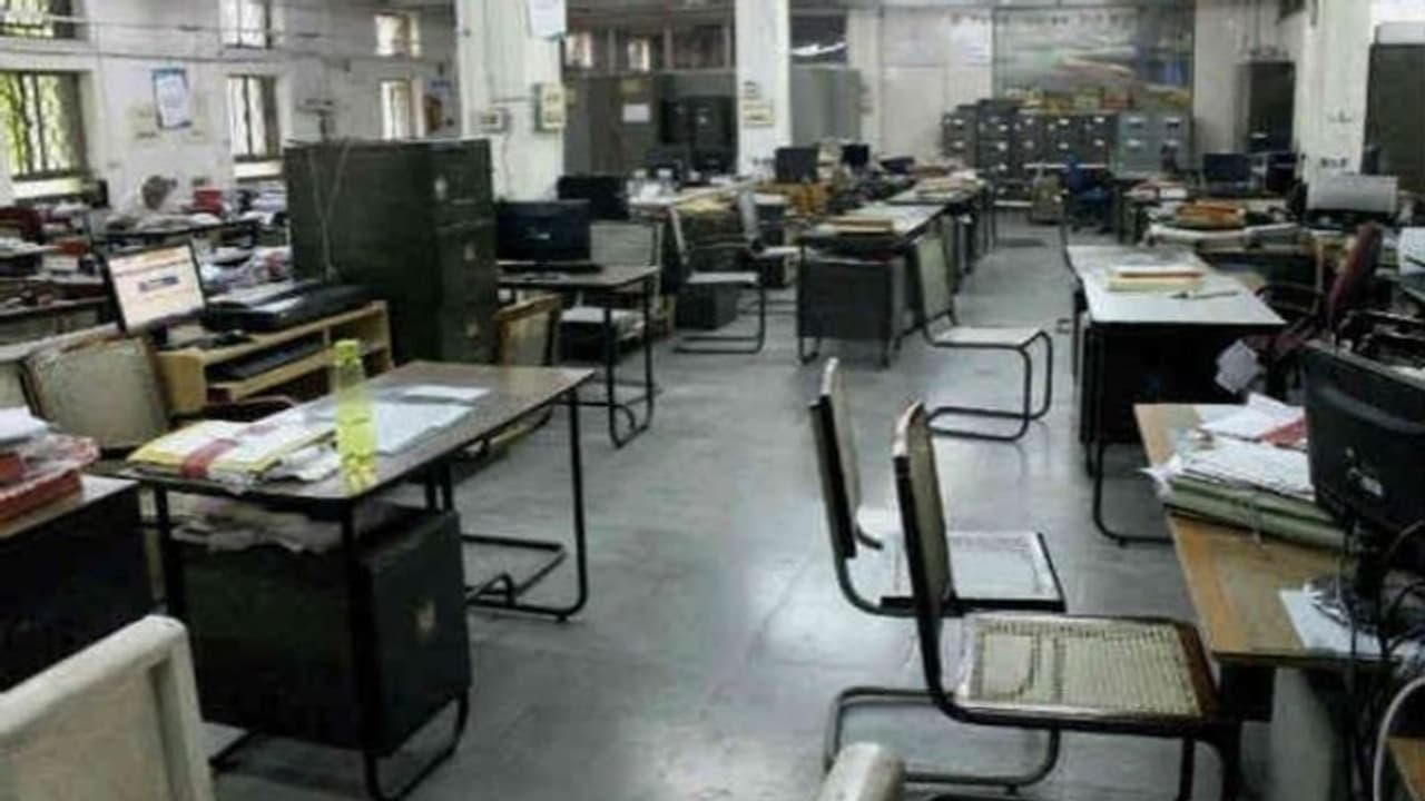 Kerala: More than 5,000 state government employees to retire today Kerala: More than 5,000 state government employees to retire today