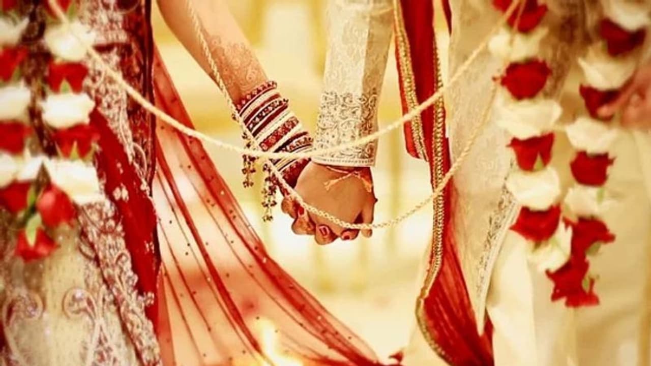 ಭಾವಿ ಪತ್ನಿ ಕರೆತರಲು ಕಾಪ್ಟರ್ ಕಳಿಸಿದ ರೈತ! ಭಾವಿ ಪತ್ನಿ ಕರೆತರಲು ಕಾಪ್ಟರ್ ಕಳಿಸಿದ ರೈತ!