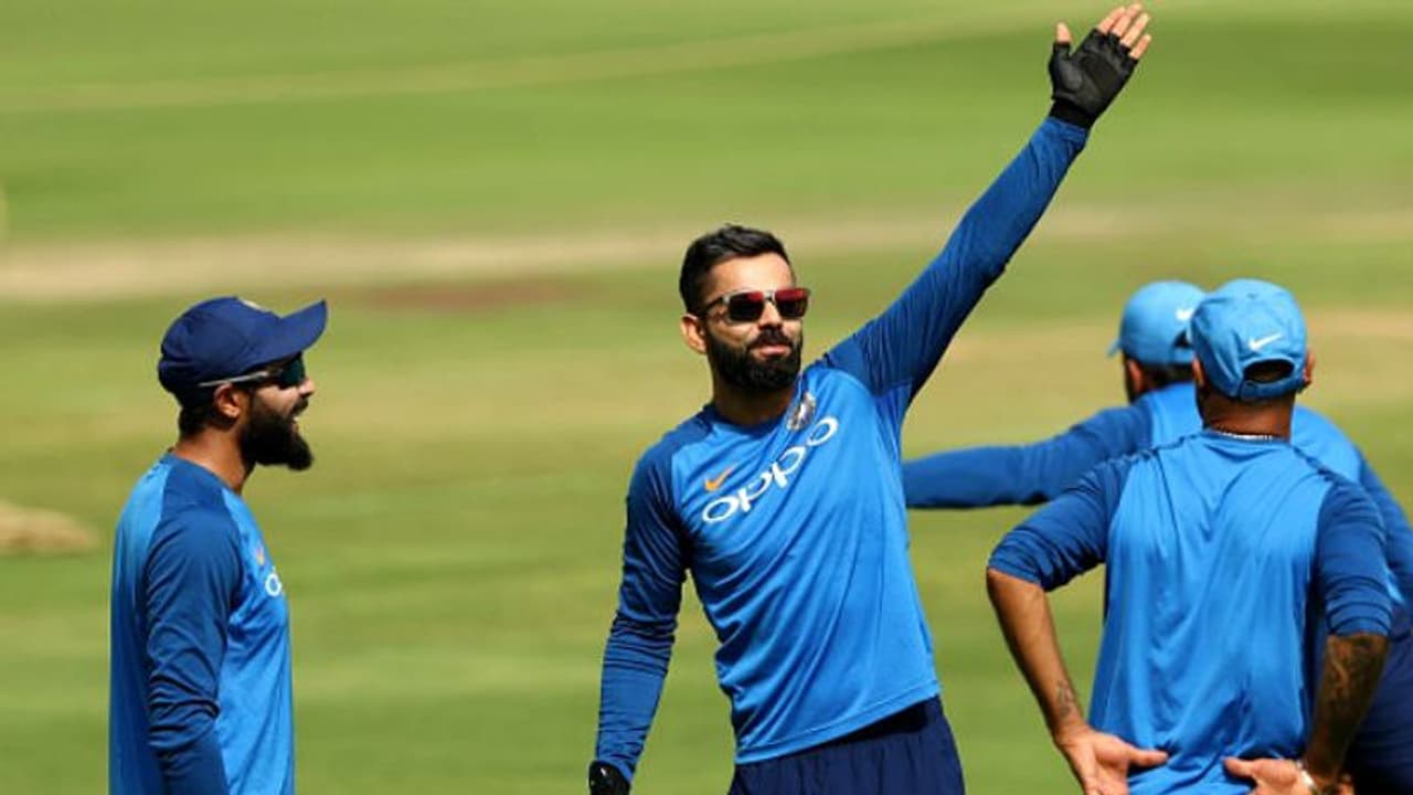 রাউন্ড দ্য ক্লক, গুড আর্ম পাথ! শ্রীধর স্যারের অভিনব ক্লাসে বিরাটরা, দেখুন ভিডিও রাউন্ড দ্য ক্লক, গুড আর্ম পাথ! শ্রীধর স্যারের অভিনব ক্লাসে বিরাটরা, দেখুন ভিডিও