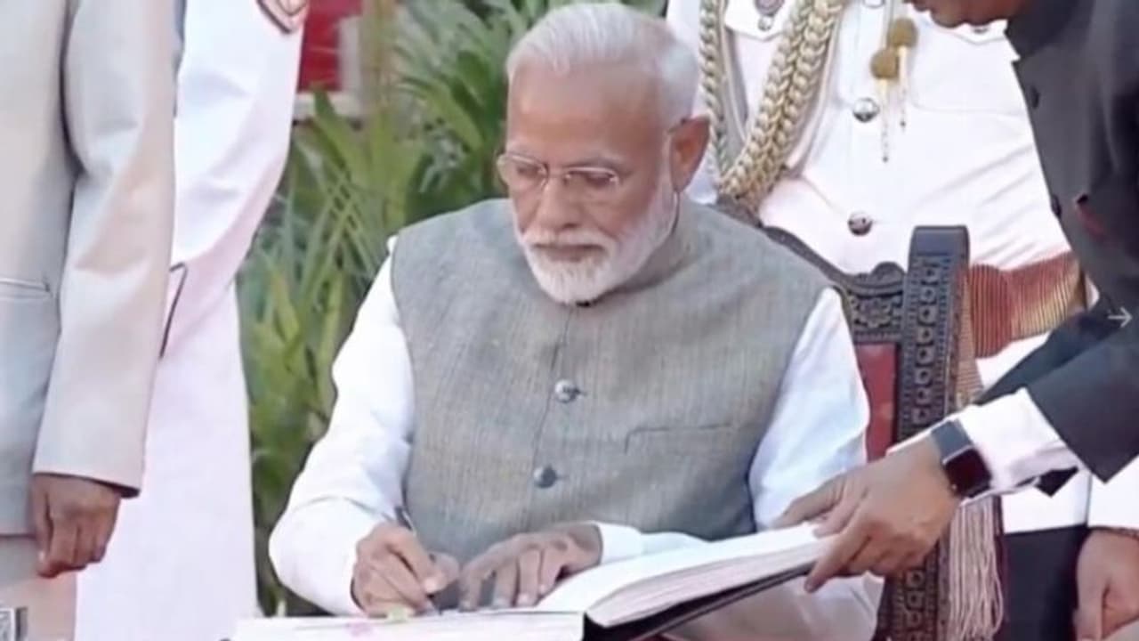 প্রথম দিনেই জোড়া ধাক্কা, দ্বিতীয়বার ক্ষমতায় এসেই জোড়া চ্যালেঞ্জের মুখে মোদী