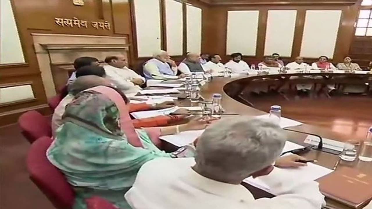 ಮೋದಿ ಸಂಪುಟದ ಮೊದಲ ನಿರ್ಣಯ: ದೇಶ ರಕ್ಷಕರಿಗೆ ಸರ್ಕಾರದ ಅಭಯ! ಮೋದಿ ಸಂಪುಟದ ಮೊದಲ ನಿರ್ಣಯ: ದೇಶ ರಕ್ಷಕರಿಗೆ ಸರ್ಕಾರದ ಅಭಯ!