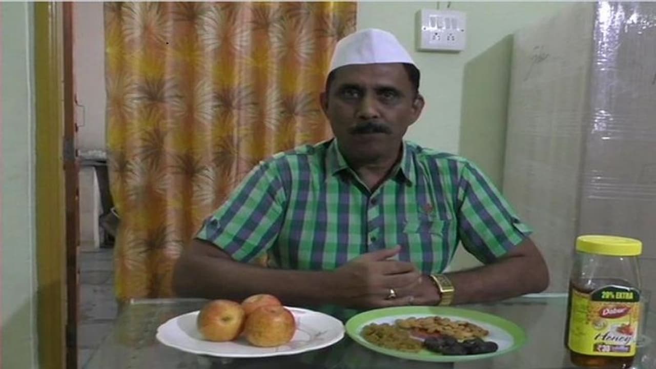 ಡ್ರೈವರ್ಗಾಗಿ ರೋಜಾ ಮಾಡುವ ಹಿಂದೂ ಫಾರೆಸ್ಟ್ ಆಫೀಸರ್! ಡ್ರೈವರ್ಗಾಗಿ ರೋಜಾ ಮಾಡುವ ಹಿಂದೂ ಫಾರೆಸ್ಟ್ ಆಫೀಸರ್!