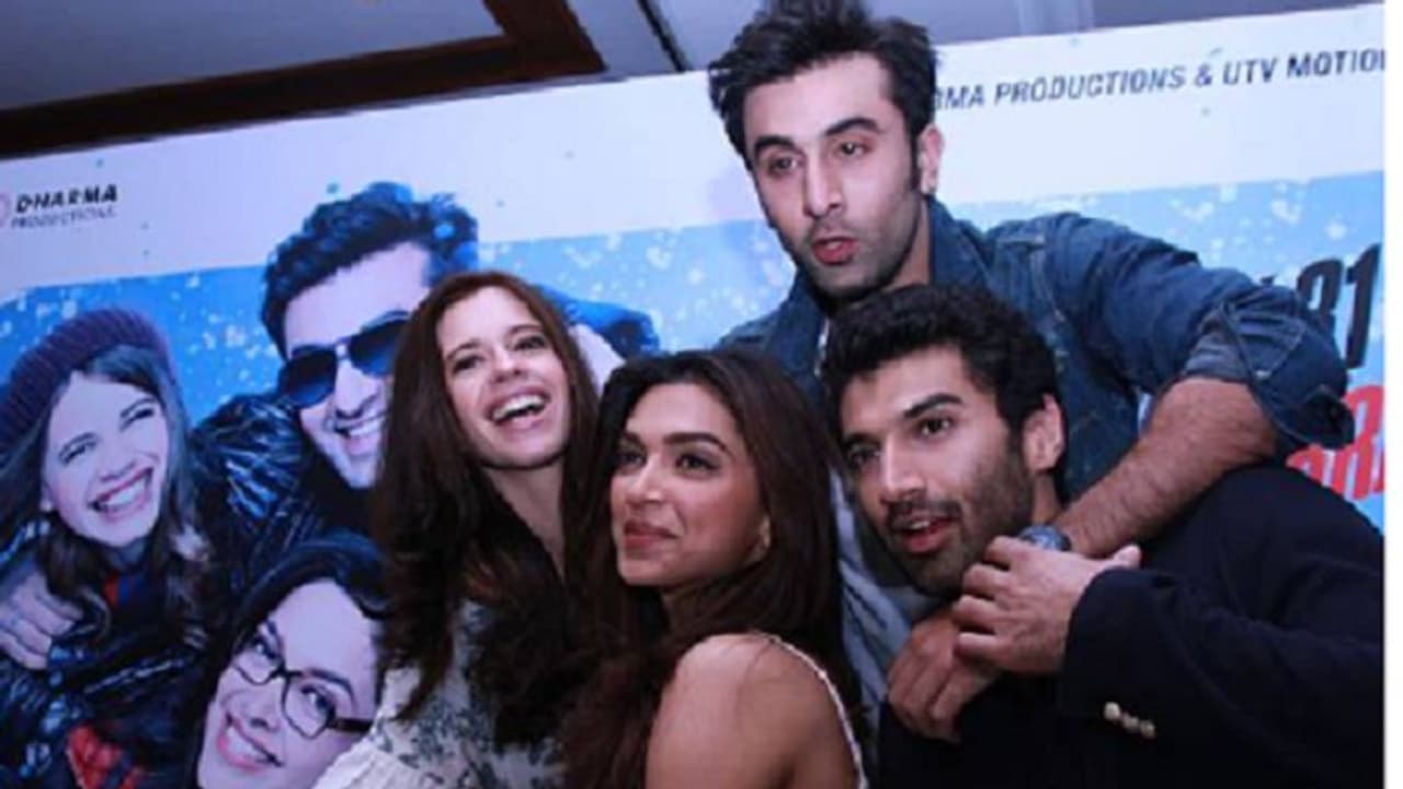 পুনরায় বলম পিচকারী গানে রনবীর দিপীকা, ধরা পড়ল একই ফ্রেমে পুনরায় বলম পিচকারী গানে রনবীর দিপীকা, ধরা পড়ল একই ফ্রেমে