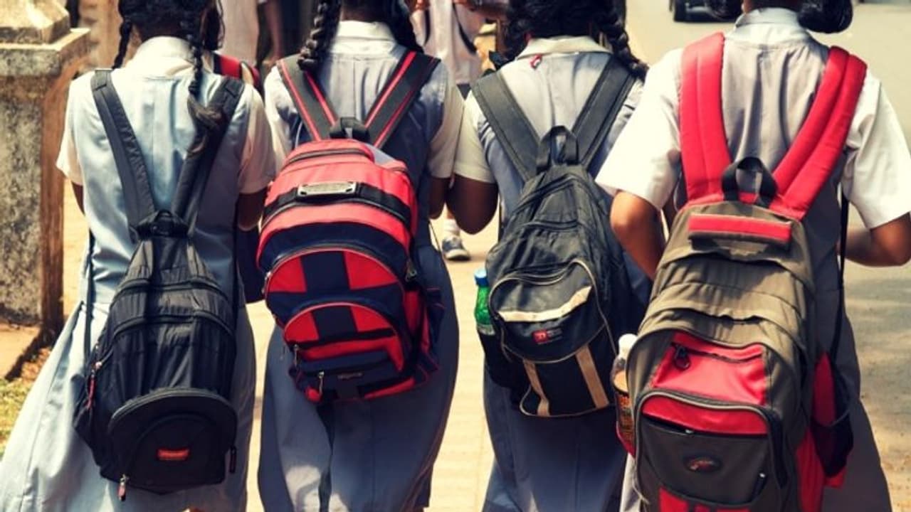 വിദ്യാർത്ഥികൾക്ക് ബസുകളിൽ ആനുകൂല്യങ്ങൾ നൽകിയില്ലെങ്കിൽ പിടിവീഴും വിദ്യാർത്ഥികൾക്ക് ബസുകളിൽ ആനുകൂല്യങ്ങൾ നൽകിയില്ലെങ്കിൽ പിടിവീഴും