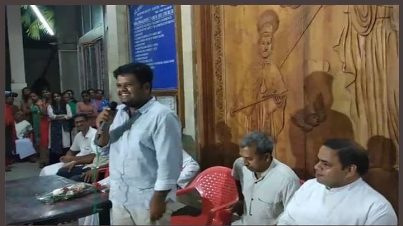 കര്ദിനാളിനെതിരായ വ്യാജരേഖ കേസ്; ജാമ്യത്തിലിറങ്ങിയ ആദിത്യയ്ക്ക് വന് സ്വീകരണമൊരുക്കി ഇടവക കര്ദിനാളിനെതിരായ വ്യാജരേഖ കേസ്; ജാമ്യത്തിലിറങ്ങിയ ആദിത്യയ്ക്ക് വന് സ്വീകരണമൊരുക്കി ഇടവക