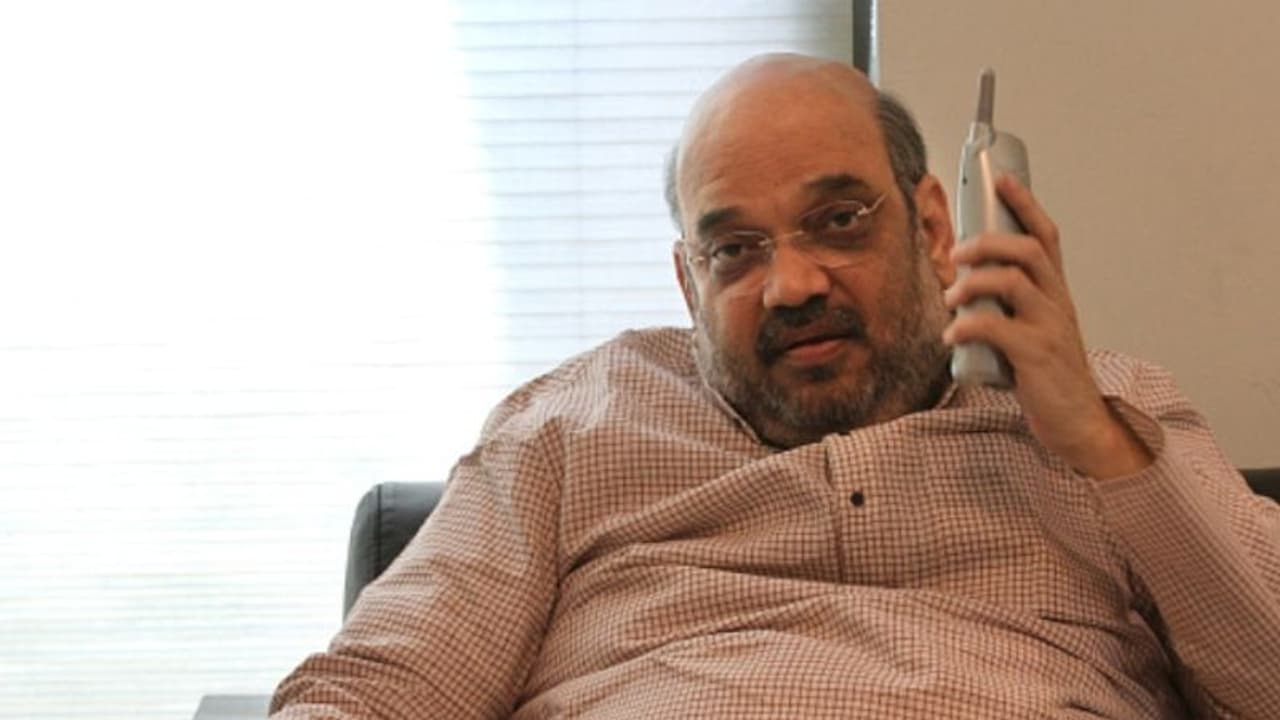 വര്ഗീയസംഘര്ഷം: ദില്ലി പൊലീസ് മേധാവിയെ വിളിച്ചു വരുത്തി അമിത് ഷാ വര്ഗീയസംഘര്ഷം: ദില്ലി പൊലീസ് മേധാവിയെ വിളിച്ചു വരുത്തി അമിത് ഷാ