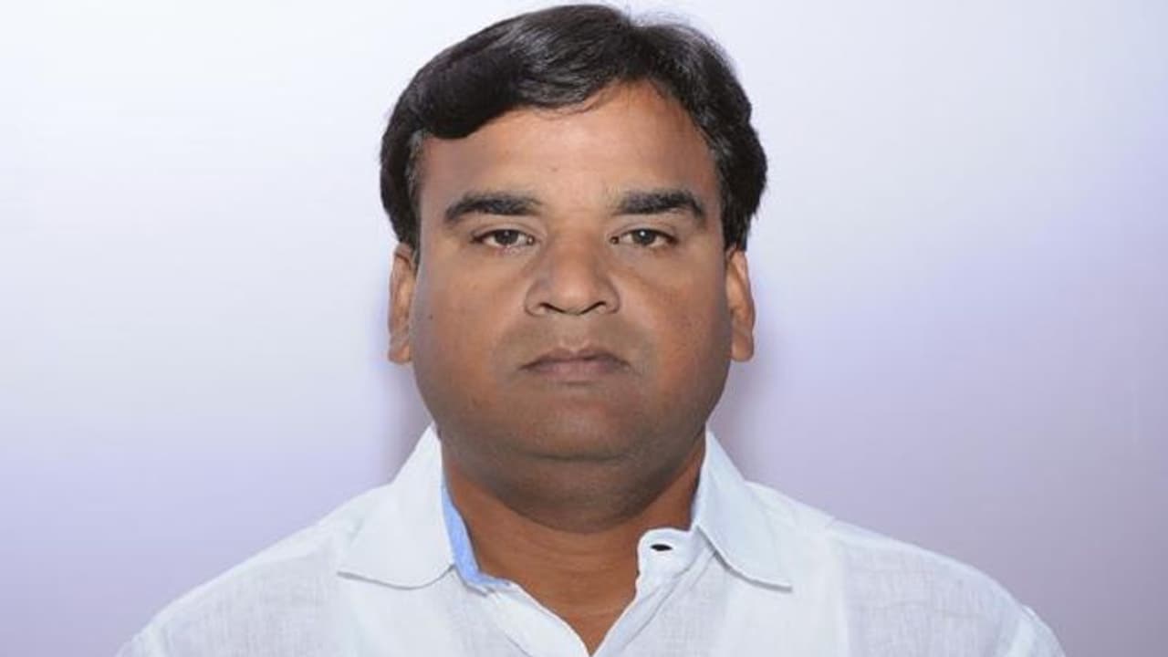 నాపై పచ్చ మీడియా కుట్ర, నేను వెళ్లలేదు: డిప్యూటీ సీఎం బాషా నాపై పచ్చ మీడియా కుట్ర, నేను వెళ్లలేదు: డిప్యూటీ సీఎం బాషా